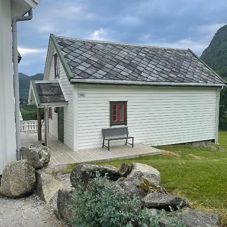 Hoiland Gard Gardshotellet Hjelmeland