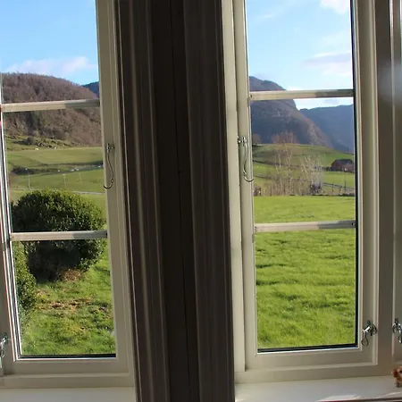 Hoiland Gard Gardshotellet Hjelmeland