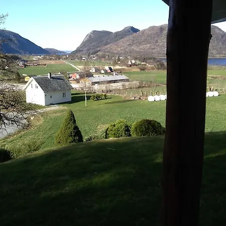 Hoiland Gard Gardshotellet Hjelmeland